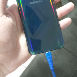 Samsung A40 Telefon ideal vəziyyətdədir. Real alıcıya cuzi