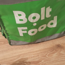 Bolt Food çantasi satiram...ela vezyetde cirigi sökuyu
