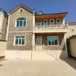 Novxani Murad marketin yaxinliginda 220 kv.m bağ evi 3.5