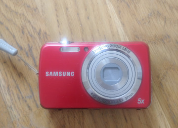 Samsung fotoaparat satılır işlənmişdir. Vəziyyəti əladır.