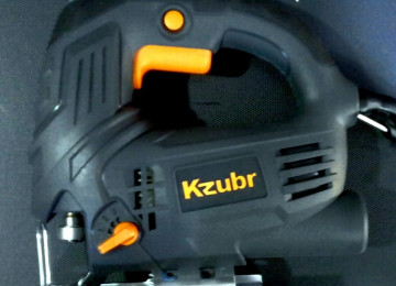 Lobzik Kzubr 550 watt gücündədir. Sürət tənzimləməsi olan,