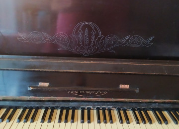 Gara rengde pianino belarus satilir,yaxshi veziyyetde