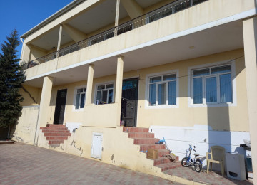 Badamdar qəsəbəsi 3-cü massivdə, 329 nömrəli məktəbin