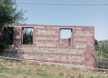 Salam goygol ərazisində yarim tikili həyat evi satlir gozel