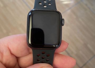 Nike Apple Watch 6cı seriya ekran qoruyucu var. Cəmi 1-2