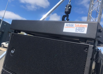 RCF Line Array səs sistemi professional səs sistemidir.