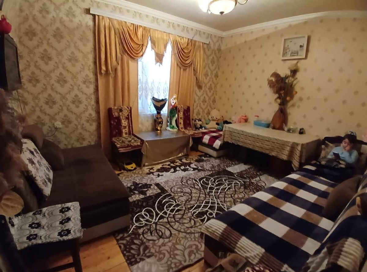 temirli ev Xırdalan seheri Brendyolun arxasinda sahesi 80 kvm 3 otaqli