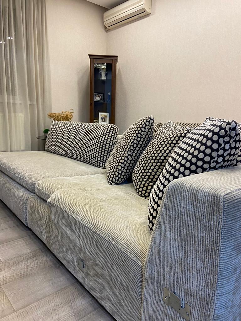 İtaliya istehsalı divan 2 ilindi. Qiymət 700 azn. Ünvan 4