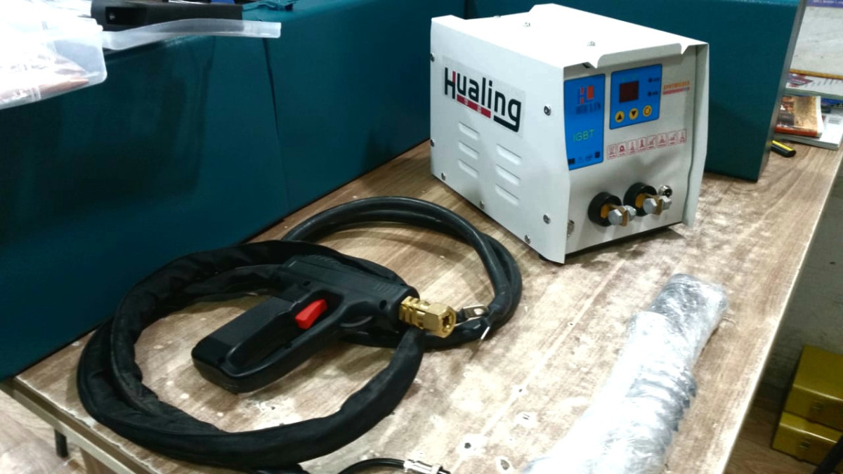Hualing Spot Puller Hualing firmasının Spot Puller aparatıdır. Model 60 amper