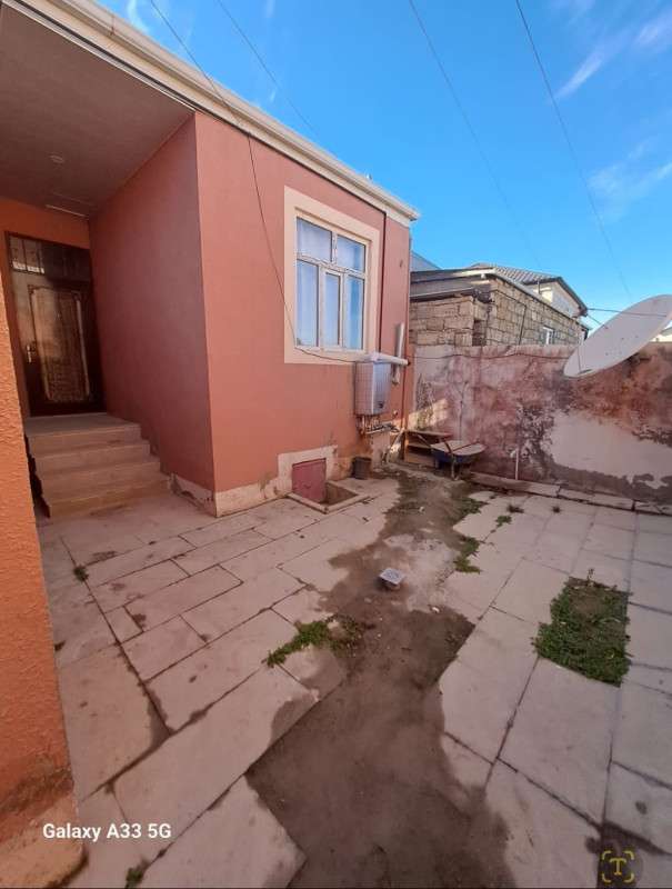 temirli ev Xirdalan seheri 7 nomreli mektebin yaninda sahesi 50 kvm 2