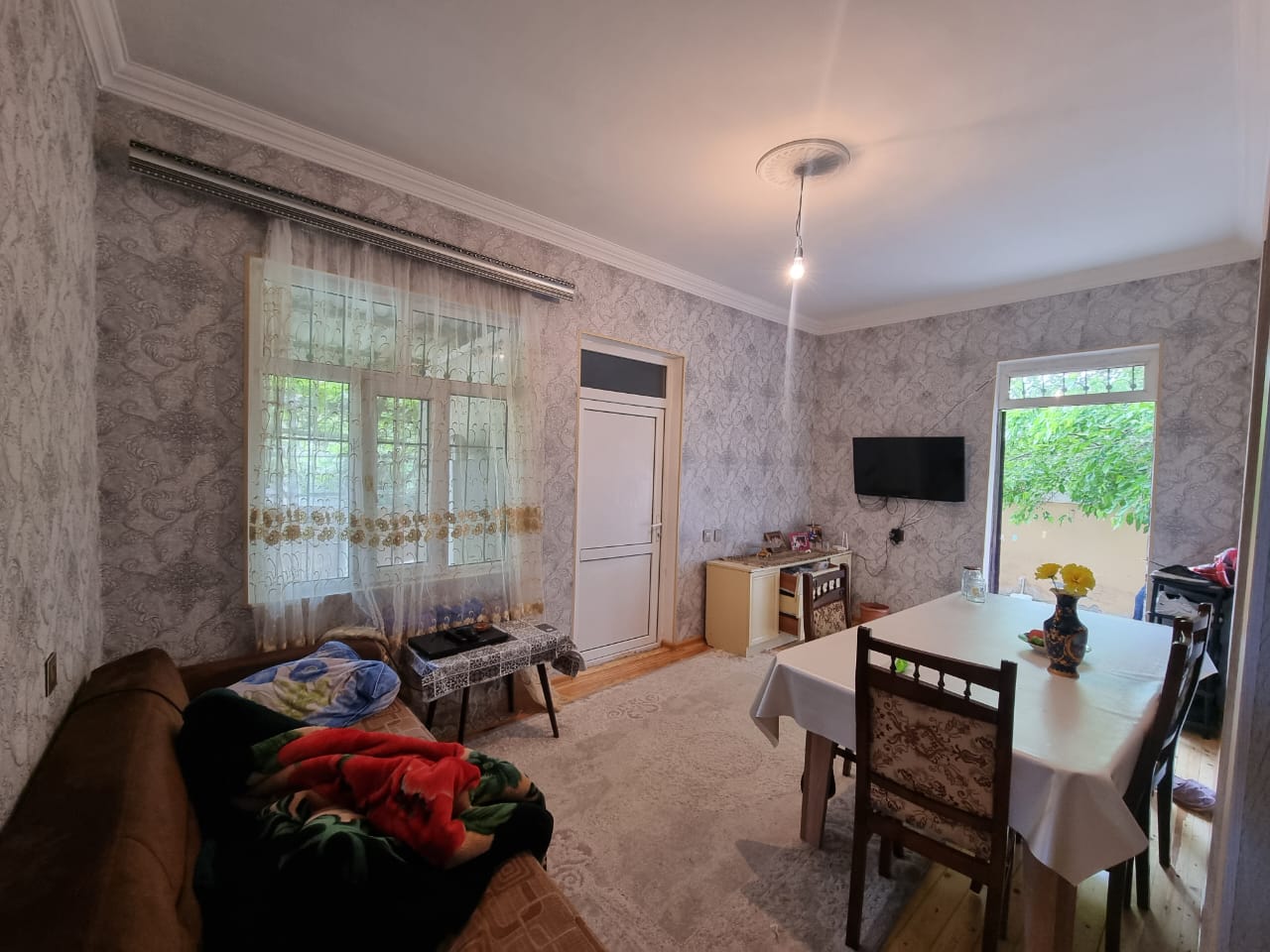 ZABRATIN TAM MERKEZINDE 3 OTAQLI EV SATILIR. Zabrat qes.81