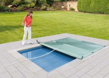 baseyni kulekden qoruyan ortuk baseynlerin yağışdan ve