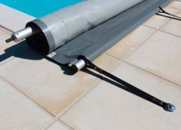 baseyni kulekden qoruyan ortuk baseynlerin yağışdan ve