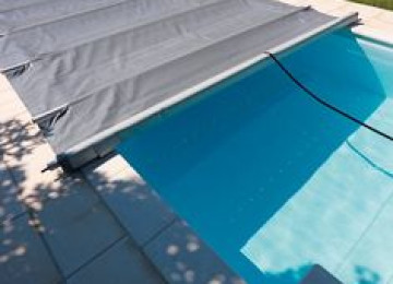 baseyni kulekden qoruyan ortuk baseynlerin yağışdan ve