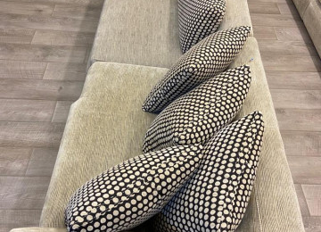 İtaliya istehsalı divan 2 ilindi. Qiymət 700 azn. Ünvan 4