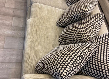 İtaliya istehsalı divan 2 ilindi. Qiymət 700 azn. Ünvan 4