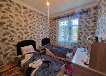 ZABRATIN TAM MERKEZINDE 3 OTAQLI EV SATILIR. Zabrat qes.81