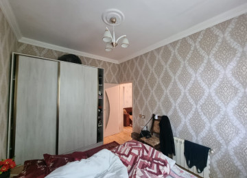 ZABRATIN TAM MERKEZINDE 3 OTAQLI EV SATILIR. Zabrat qes.81