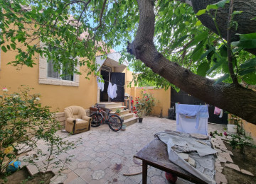 ZABRATIN TAM MERKEZINDE 3 OTAQLI EV SATILIR. Zabrat qes.81