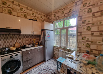 ZABRATIN TAM MERKEZINDE 3 OTAQLI EV SATILIR. Zabrat qes.81