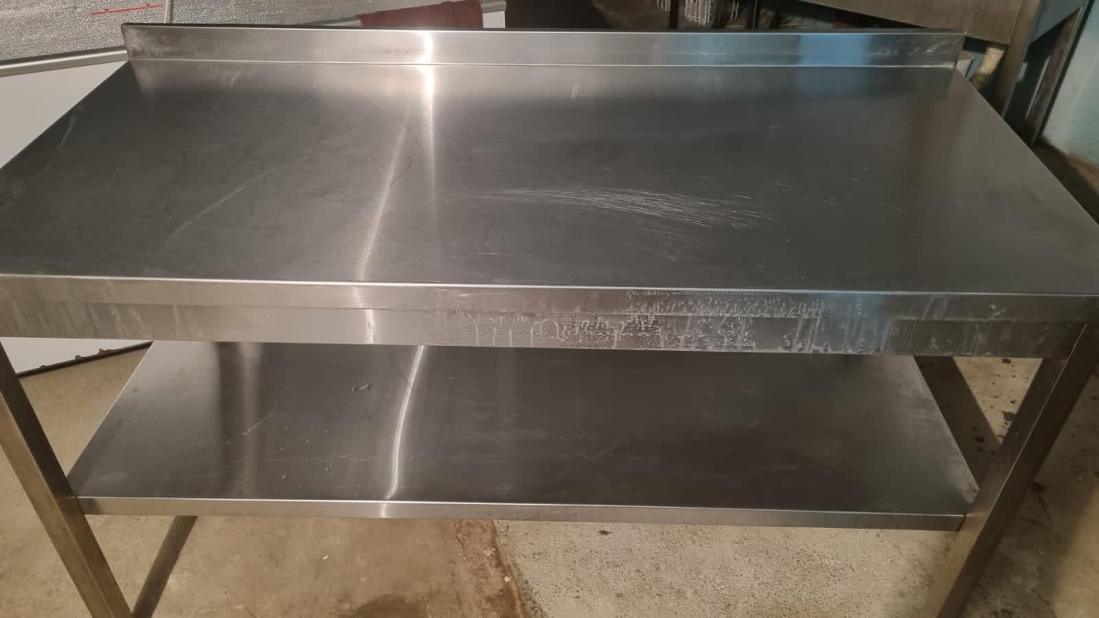 Nerj stol 1.5 m qiyməti isə 350 azn. Ünvan Binəqədi.