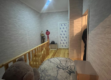 Təcili satılır! Xırdalan şəhərində 2 mərtəbəli kürsülü,4