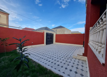 Zabrat qesebesinde QAİ arxa yolunda,paliklinikaya yaxin,FF