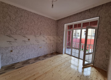 Zabrat qesebesinde QAİ arxa yolunda,paliklinikaya yaxin,FF