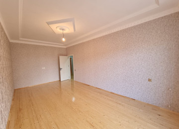 Zabrat qesebesinde QAİ arxa yolunda,paliklinikaya yaxin,FF