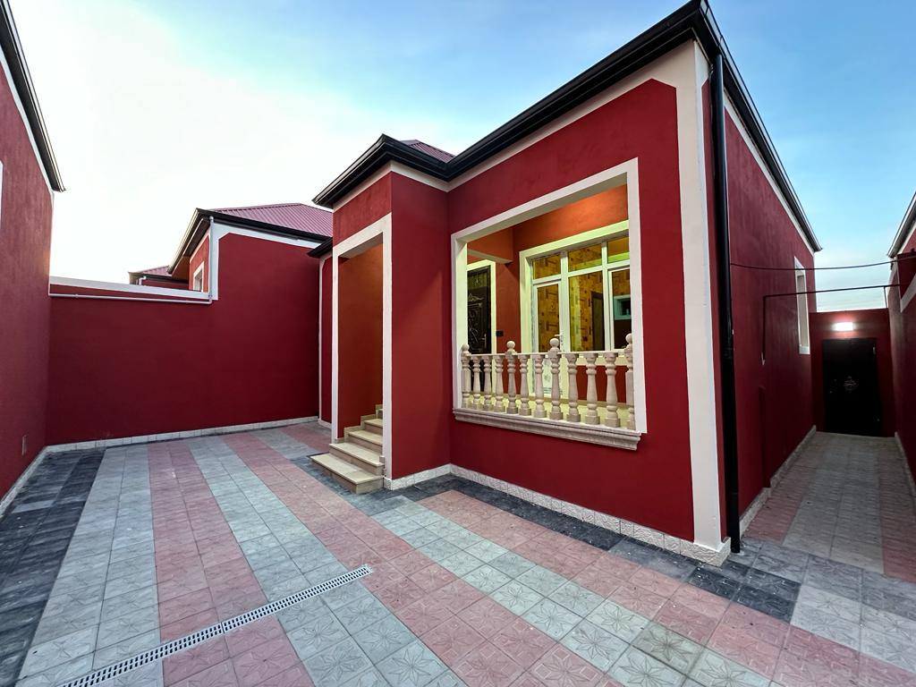 Hövsan qesebesinde Adem market yaninda yola yaxin yerde