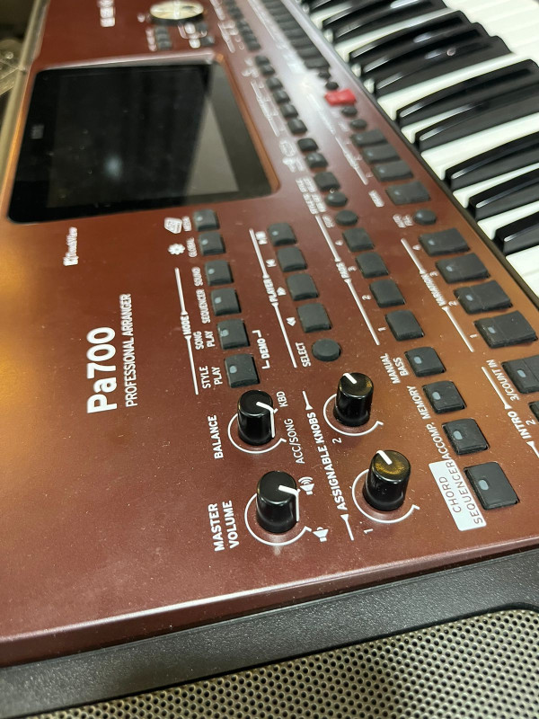 Korg pa700- yeni̇ sintezator Korg pa700- yeni̇ sintezator dünyada ən çox satan korg`un