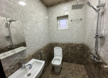 Hövsan qesebesinde Adem market yaninda yola yaxin yerde