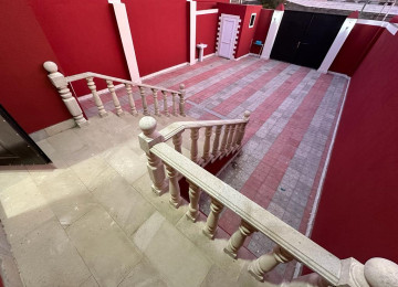 Hövsan qesebesinde Adem market yaninda yola yaxin yerde