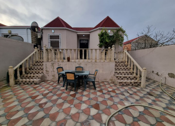 Maştaga qəsəbəsində Məmmədyarov dairesi yaninda,esas yoldan