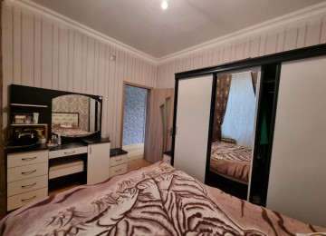 Maştaga qəsəbəsində Məmmədyarov dairesi yaninda,esas yoldan