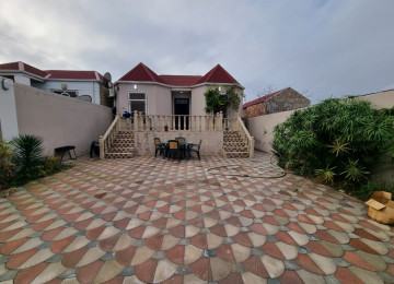 Maştaga qəsəbəsində Məmmədyarov dairesi yaninda,esas yoldan