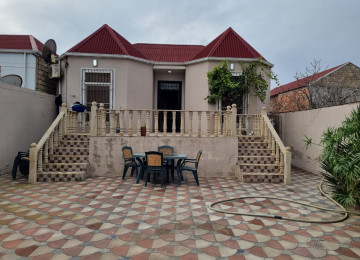 Maştaga qəsəbəsində Məmmədyarov dairesi yaninda,esas yoldan