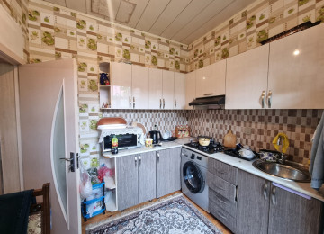 Zabrat 1 qəsəbəsində tam merkez yerde,kohne polis