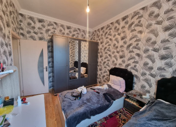 Zabrat 1 qəsəbəsində tam merkez yerde,kohne polis