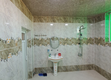 Naxçıvan şəhərin tam mərkəzində əla təmirli evi ailə ilə