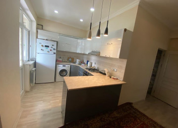 Çox təcili satılır. Zərifə parkının yanı Üzeyir şadlıq