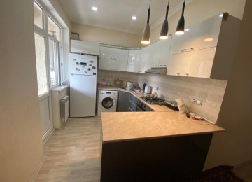 Çox təcili satılır. Zərifə parkının yanı Üzeyir şadlıq