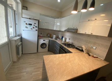 Çox təcili satılır. Zərifə parkının yanı Üzeyir şadlıq