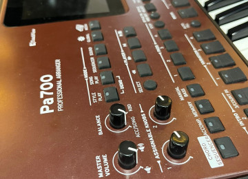 Korg pa700- yeni̇ sintezator dünyada ən çox satan korg`un