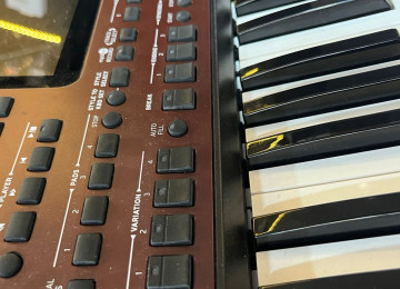 Korg pa700- yeni̇ sintezator dünyada ən çox satan korg`un