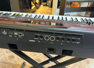 Korg pa700- yeni̇ sintezator dünyada ən çox satan korg`un