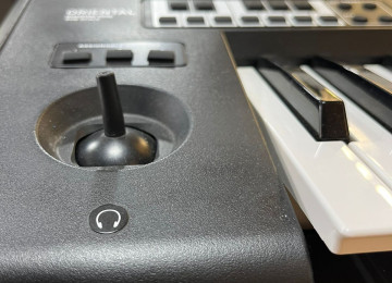 Korg pa700- yeni̇ sintezator dünyada ən çox satan korg`un