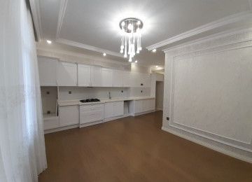 Şəhərin mərkəzində Azadlıq prosbektində 28 may Metrosunun