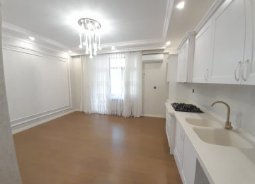 Şəhərin mərkəzində Azadlıq prosbektində 28 may Metrosunun