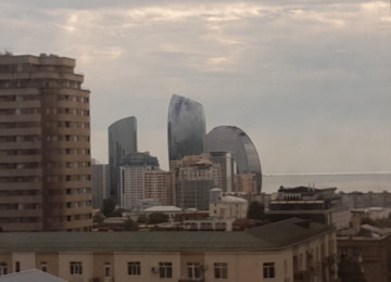 Şəhərin mərkəzində Azadlıq prosbektində 28 may Metrosunun